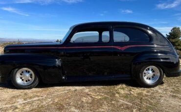 Ford-Tudor-1946-Black-Red-15