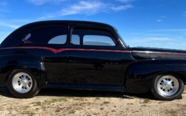 Ford-Tudor-1946-Black-Red-17