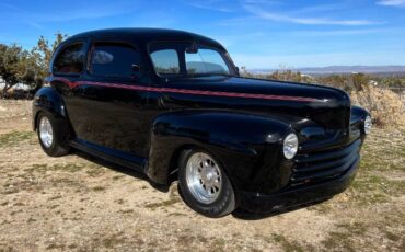 Ford-Tudor-1946-Black-Red