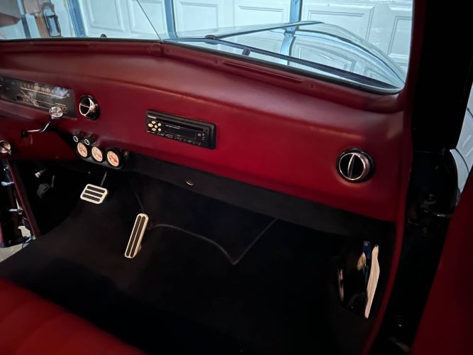 Ford-Tudor-1946-Black-Red-7