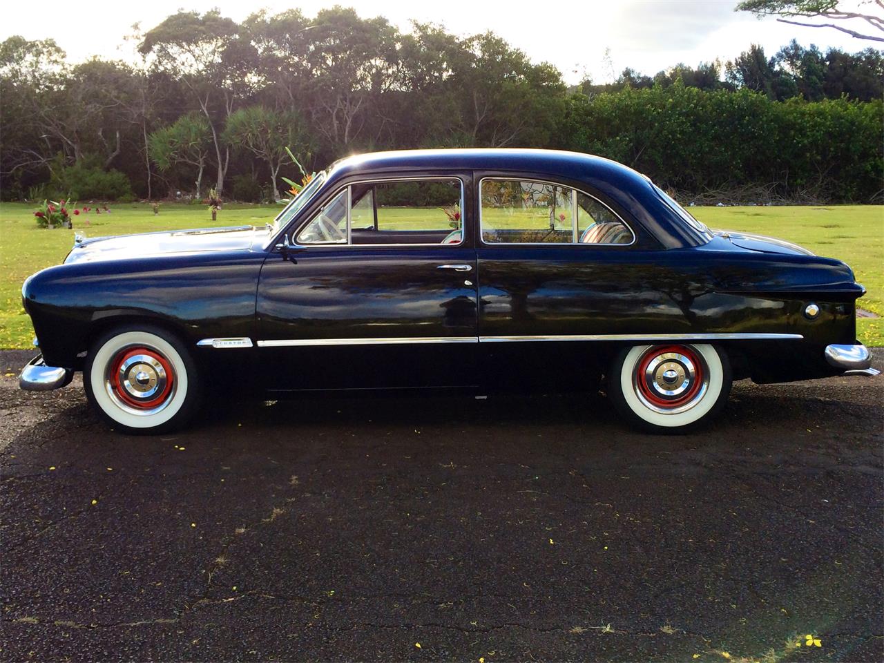 Ford-Tudor-1949-Black-Gray-1