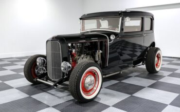 Ford-Victoria-1930-Black-Tan-1