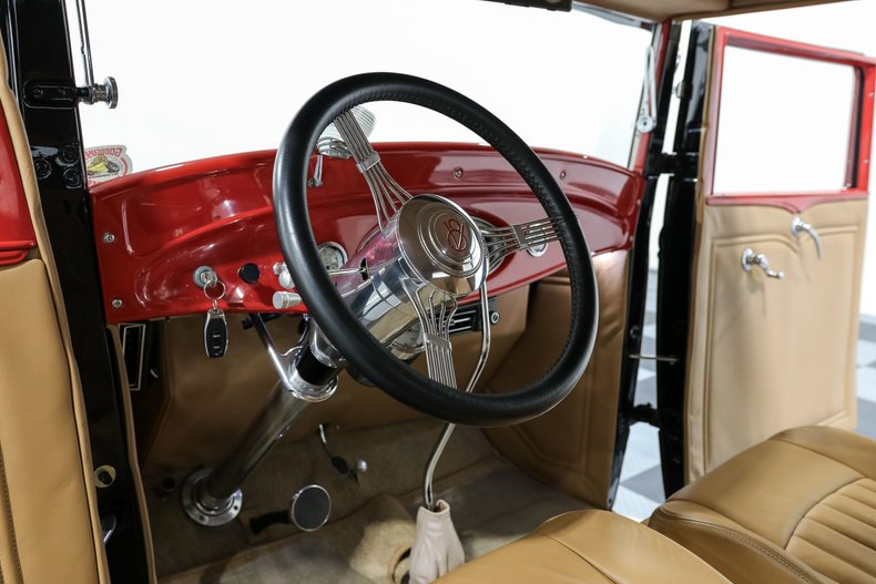 Ford-Victoria-1930-Black-Tan-15