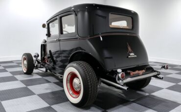 Ford-Victoria-1930-Black-Tan-3