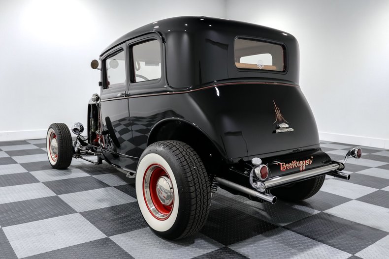 Ford-Victoria-1930-Black-Tan-3