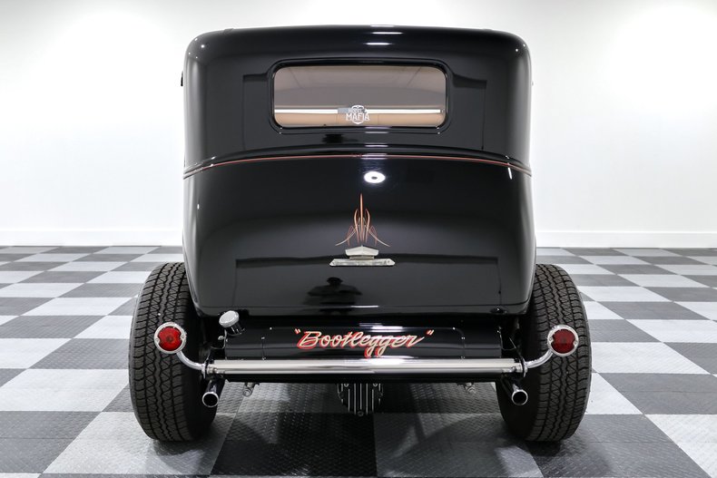 Ford-Victoria-1930-Black-Tan-4