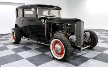 Ford-Victoria-1930-Black-Tan-5
