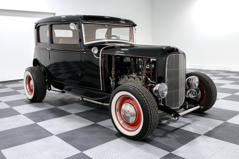 Ford-Victoria-1930-Black-Tan-5