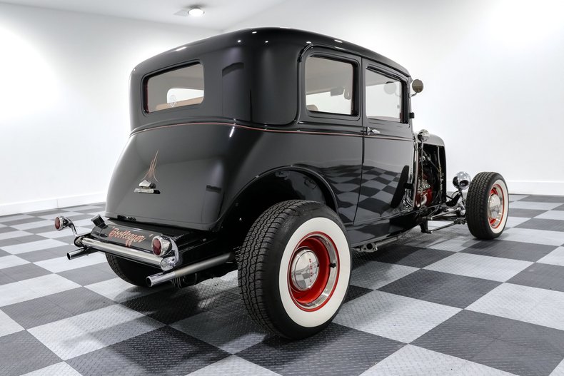 Ford-Victoria-1930-Black-Tan-7