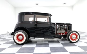 Ford-Victoria-1930-Black-Tan-8