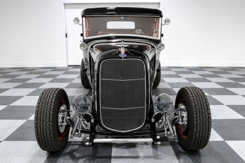 Ford-Victoria-1930-Black-Tan