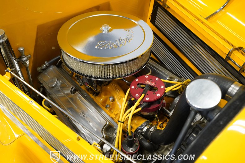 Ford-Victoria-1930-Yellow-Tan-28