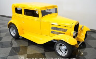 Ford-Victoria-1930-Yellow-Tan-40