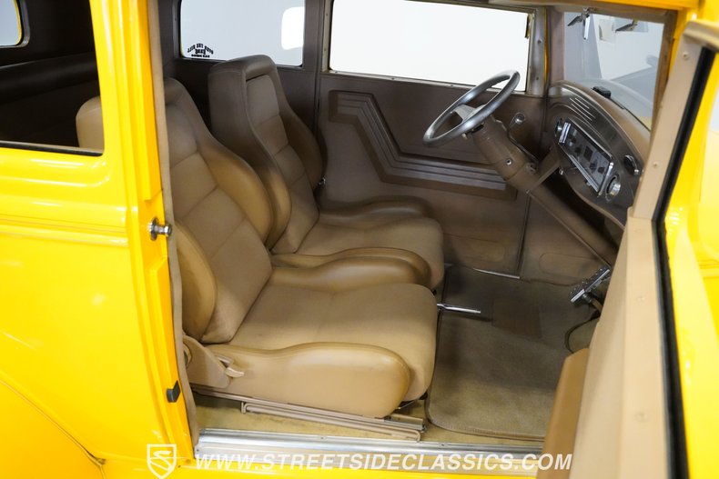 Ford-Victoria-1930-Yellow-Tan-48