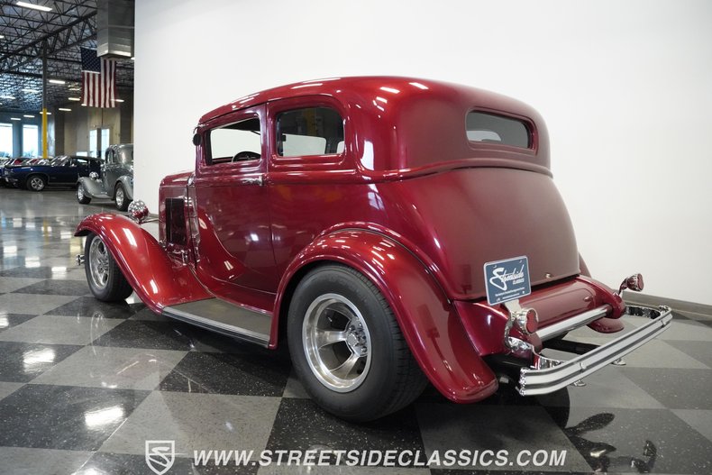 Ford-Victoria-1932-Burgundy-Dark-Gray-13