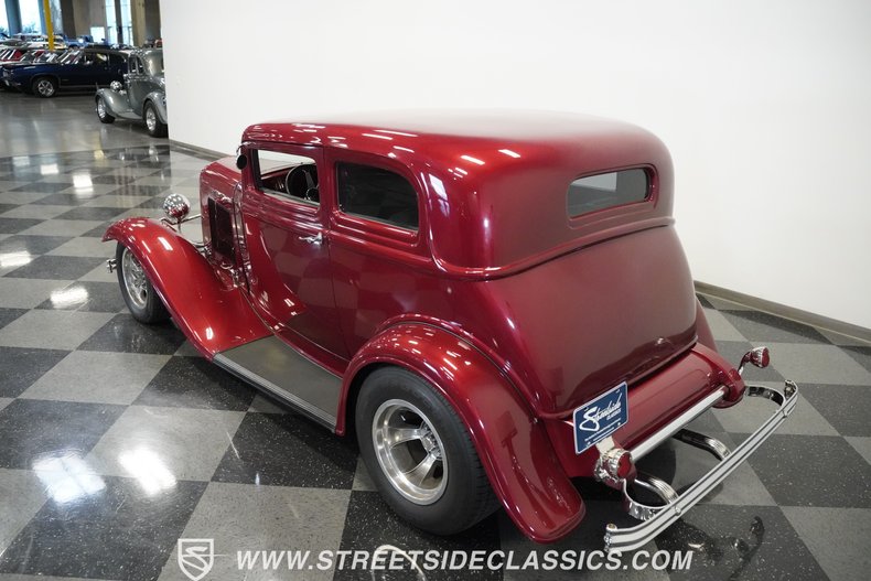 Ford-Victoria-1932-Burgundy-Dark-Gray-14
