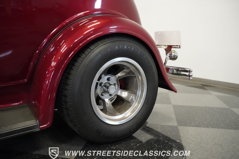 Ford-Victoria-1932-Burgundy-Dark-Gray-15