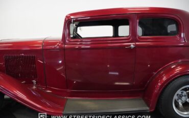Ford-Victoria-1932-Burgundy-Dark-Gray-16