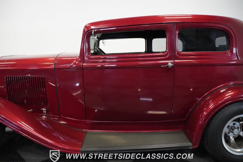 Ford-Victoria-1932-Burgundy-Dark-Gray-16