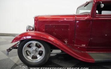 Ford-Victoria-1932-Burgundy-Dark-Gray-17