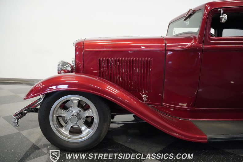 Ford-Victoria-1932-Burgundy-Dark-Gray-17