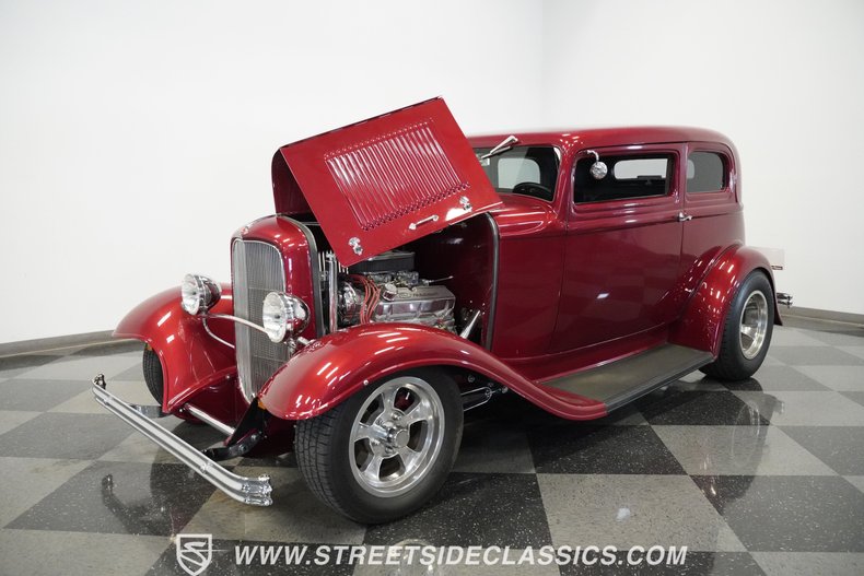 Ford-Victoria-1932-Burgundy-Dark-Gray-19