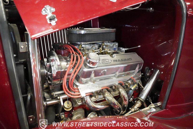 Ford-Victoria-1932-Burgundy-Dark-Gray-21