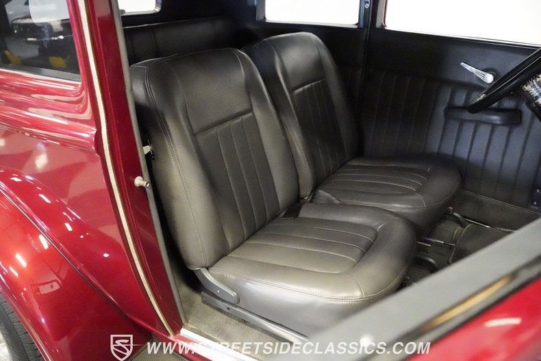 Ford-Victoria-1932-Burgundy-Dark-Gray-33