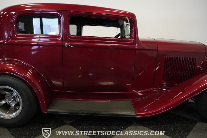 Ford-Victoria-1932-Burgundy-Dark-Gray-39