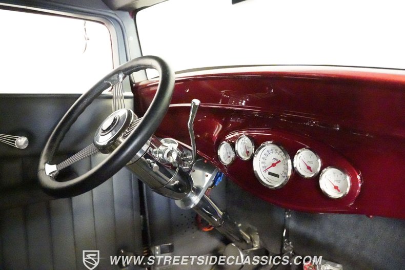 Ford-Victoria-1932-Burgundy-Dark-Gray-47
