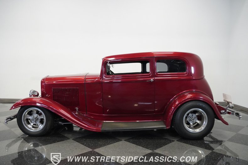 Ford-Victoria-1932-Burgundy-Dark-Gray