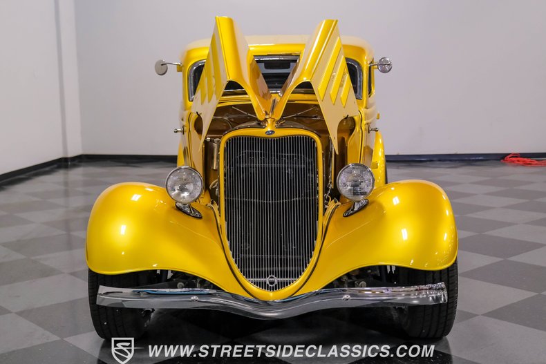 Ford-Victoria-1933-Gold-Gray-10