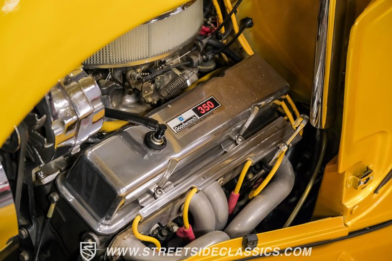 Ford-Victoria-1933-Gold-Gray-12