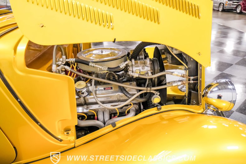 Ford-Victoria-1933-Gold-Gray-14
