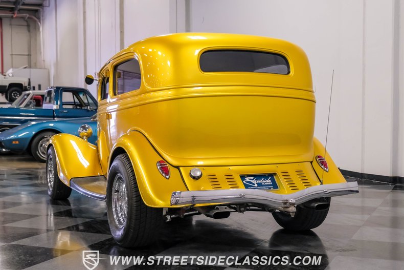 Ford-Victoria-1933-Gold-Gray-15
