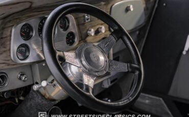 Ford-Victoria-1933-Gold-Gray-19