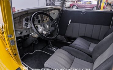 Ford-Victoria-1933-Gold-Gray-3