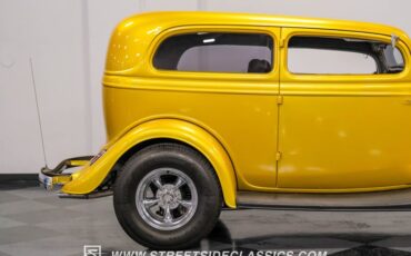 Ford-Victoria-1933-Gold-Gray-38