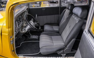Ford-Victoria-1933-Gold-Gray-43