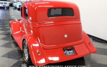 Ford-Victoria-1933-Red-Black-ampamp-Red-10