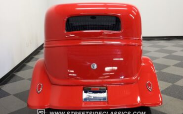 Ford-Victoria-1933-Red-Black-ampamp-Red-11