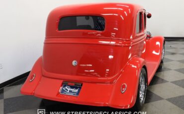 Ford-Victoria-1933-Red-Black-ampamp-Red-12