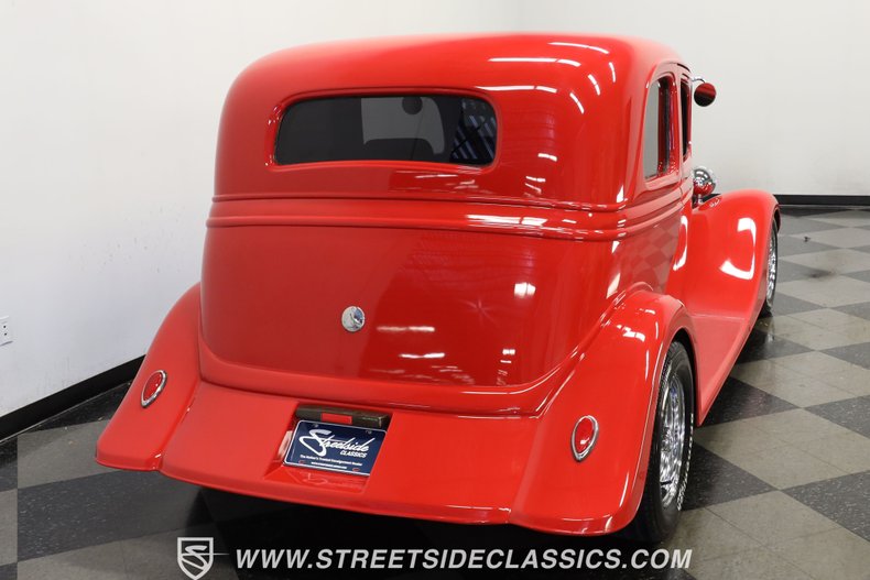 Ford-Victoria-1933-Red-Black-ampamp-Red-12