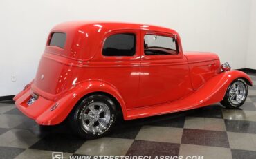 Ford-Victoria-1933-Red-Black-ampamp-Red-14