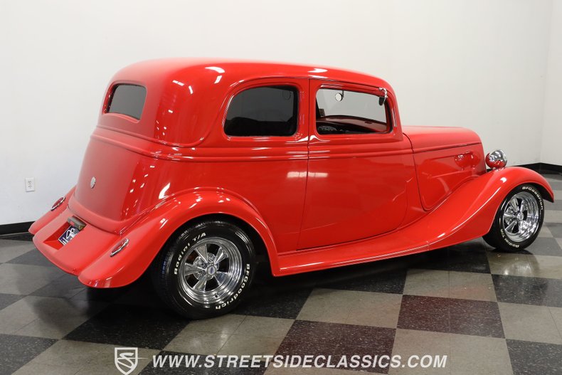 Ford-Victoria-1933-Red-Black-ampamp-Red-14