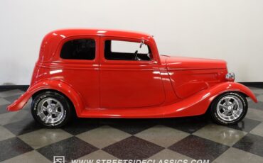 Ford-Victoria-1933-Red-Black-ampamp-Red-15