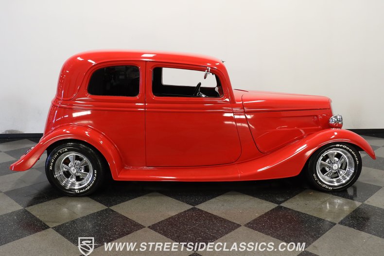 Ford-Victoria-1933-Red-Black-ampamp-Red-15