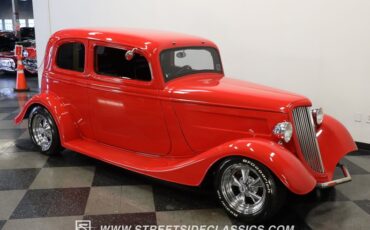 Ford-Victoria-1933-Red-Black-ampamp-Red-16