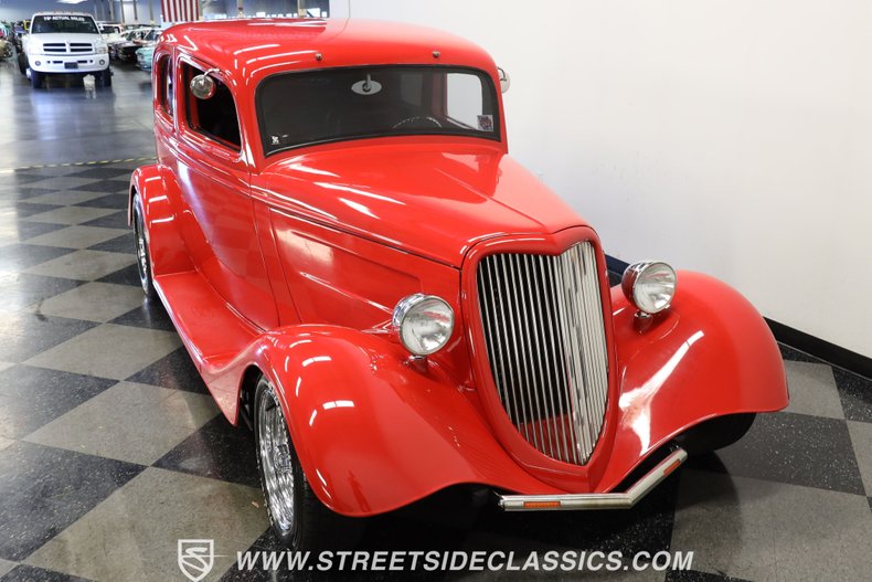 Ford-Victoria-1933-Red-Black-ampamp-Red-17