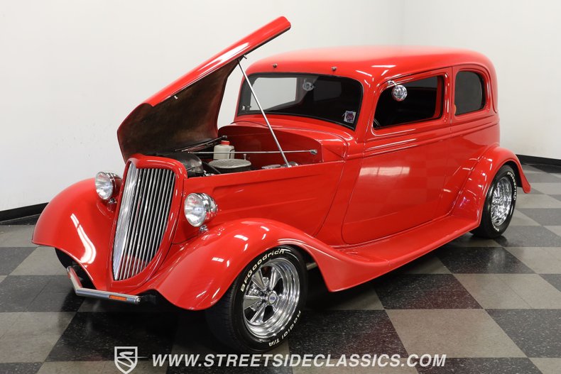 Ford-Victoria-1933-Red-Black-ampamp-Red-2